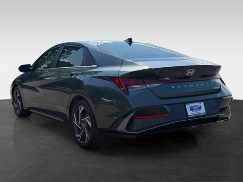 Certified 2024 Hyundai Elantra Limited FWD image 6