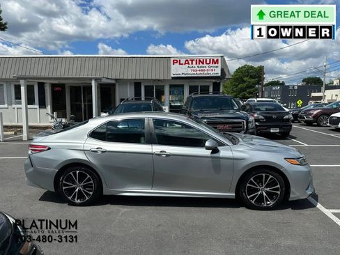 Used 2020 Toyota Camry SE FWD image 2