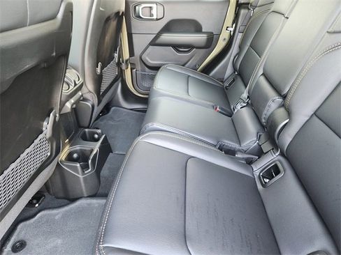 New 2025 Jeep Gladiator Sport image 18