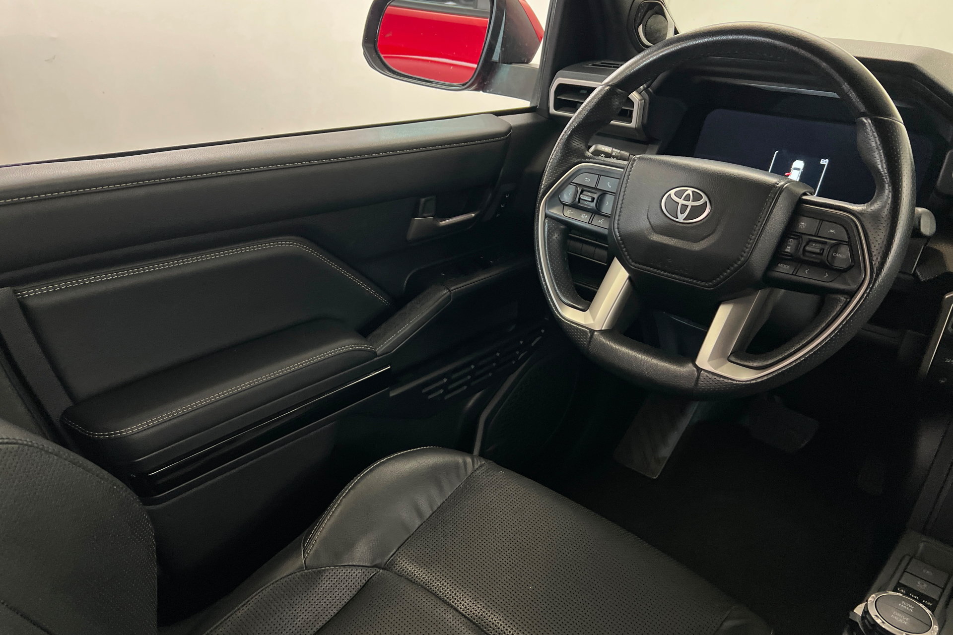 Used 2025 Toyota 4Runner Limited AWD/4WD image 12