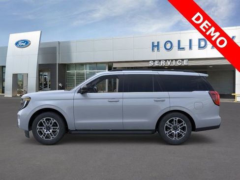 New 2025 Ford Expedition Active AWD/4WD image 3