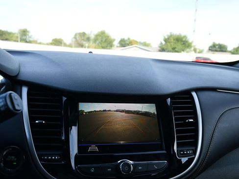 Used 2019 Chevrolet Trax LT w/ LT Convenience Package FWD image 16