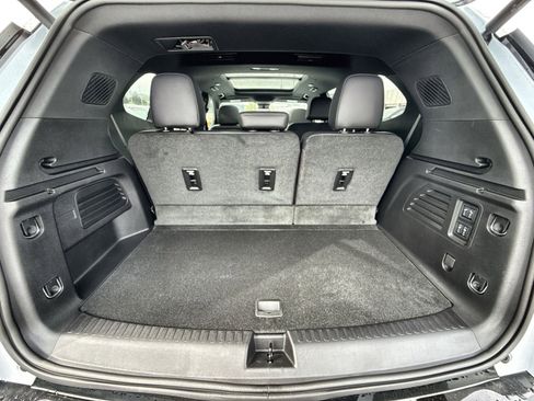 New 2026 GMC Acadia Denali w/ LPO, Floor Liner Package image 27