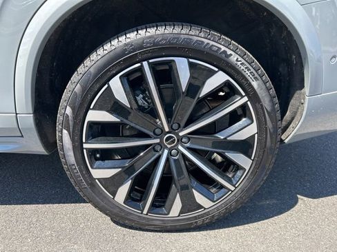 Used 2025 Volvo XC90 B5 Plus image 9