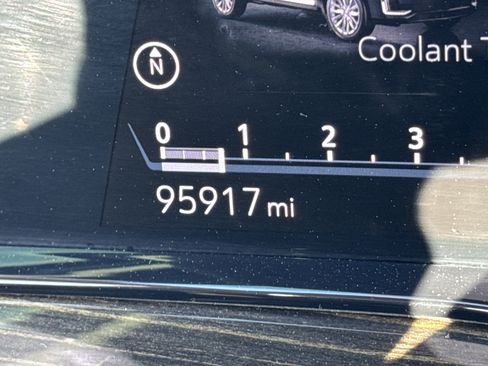 Used 2021 Cadillac Escalade Premium Luxury image 5