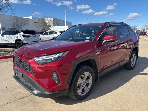 Used 2023 Toyota RAV4 XLE image 1
