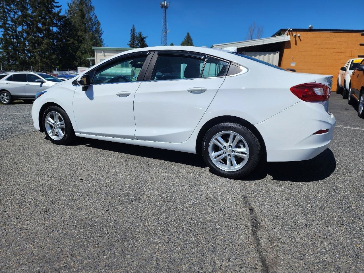 Used 2017 Chevrolet Cruze LT FWD image 8