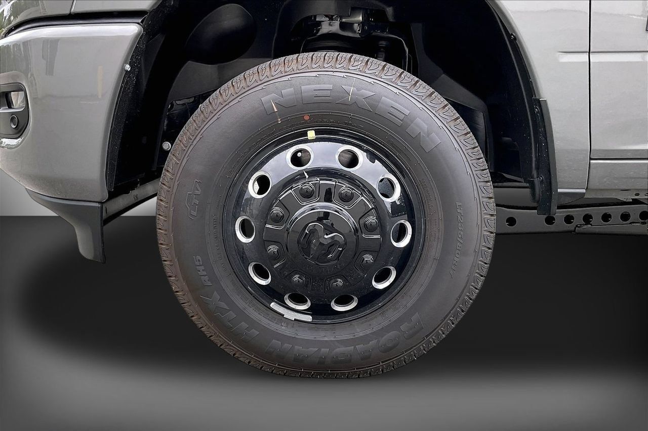 New 2026 RAM 3500 Big Horn AWD/4WD image 31