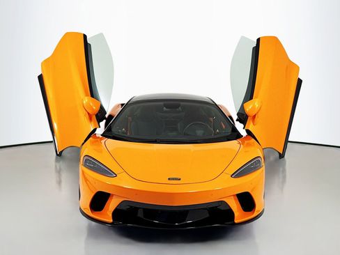 Used 2023 McLaren GT image 2