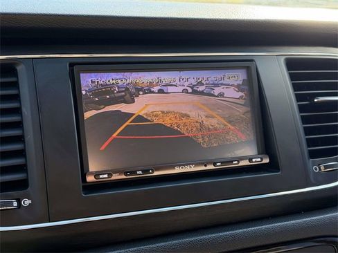 Used 2017 Kia Sedona LX image 4