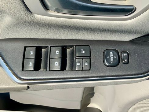 Used 2017 Toyota Camry LE FWD image 16