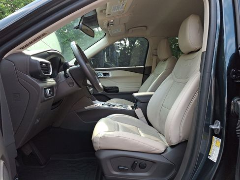 Used 2022 Ford Explorer Platinum w/ Equipment Group 601A AWD/4WD image 14