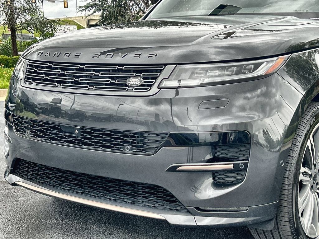 New 2026 Land Rover Range Rover Sport Dynamic SE AWD/4WD image 9