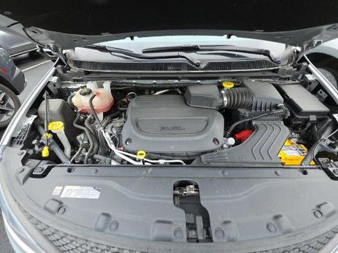 Used 2023 Chrysler Voyager LX FWD image 13