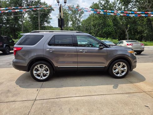 Used 2014 Ford Explorer XLT w/ Equipment Group 202A AWD/4WD image 8