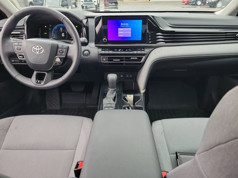 Used 2025 Toyota Camry LE w/ Convenience Package image 9