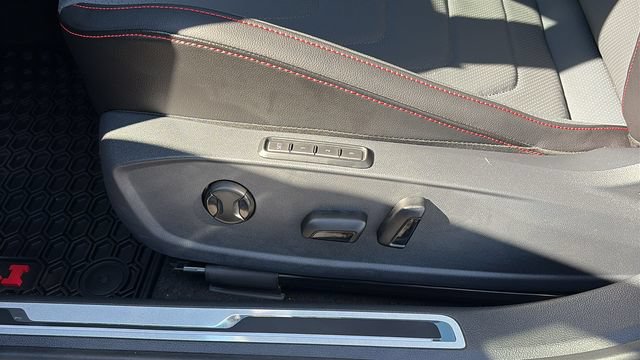 Used 2026 Volkswagen Jetta GLI Autobahn FWD image 11