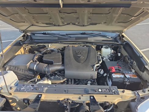 Used 2017 Toyota Tacoma TRD Off-Road w/ Premium & Technology Package image 20