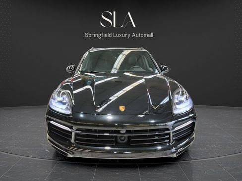 Used 2023 Porsche Cayenne w/ Premium Package AWD/4WD image 2