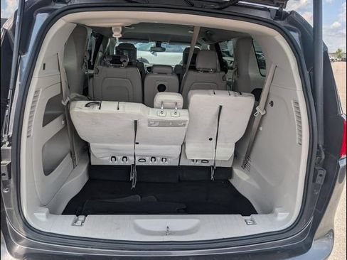 Used 2017 Chrysler Pacifica Touring-L Plus FWD image 19