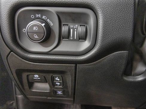 New 2026 RAM 1500 4x4 Crew Cab image 33