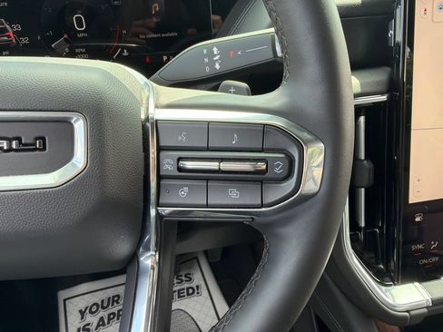 Used 2025 GMC Yukon XL Denali AWD/4WD image 32