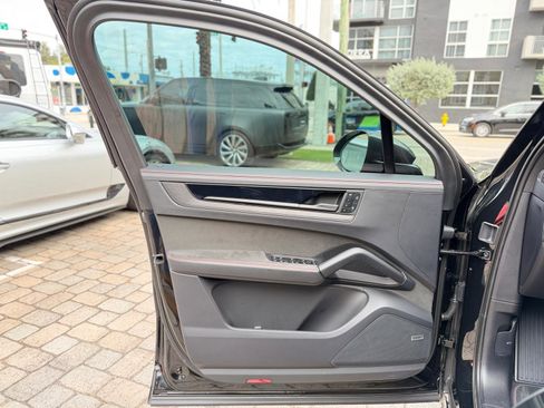 Used 2025 Porsche Cayenne GTS image 28