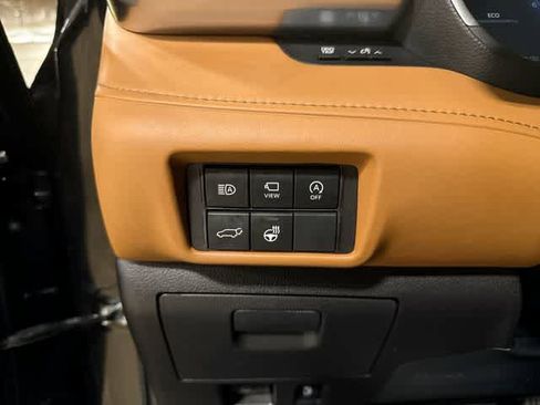 Used 2023 Toyota Highlander Platinum AWD/4WD image 34