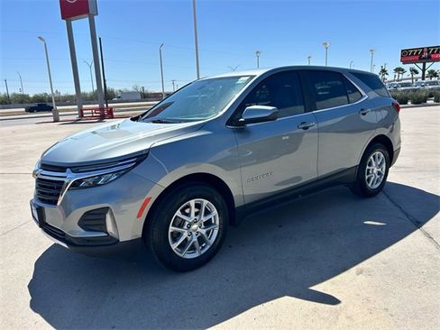 Used 2023 Chevrolet Equinox LT image 2