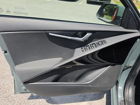 Certified 2023 Kia Niro EX FWD image 16