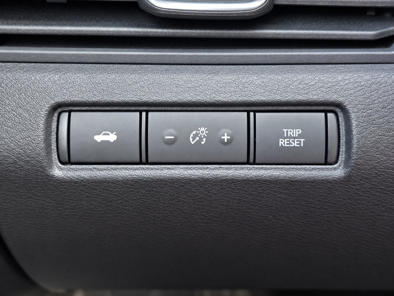 Used 2025 Nissan Altima 2.5 SV FWD image 23