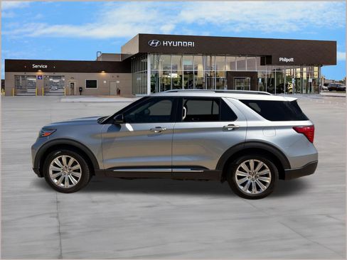 Used 2020 Ford Explorer Limited w/ Class III Trailer Tow Package RWD image 2