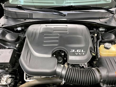 Used 2016 Chrysler 300 C AWD/4WD image 31