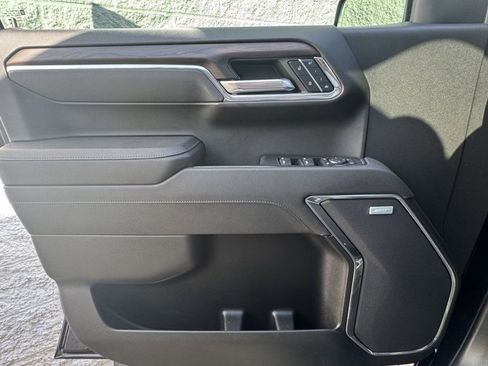 Used 2025 GMC Sierra 1500 SLT w/ SLT Premium Plus Package image 23