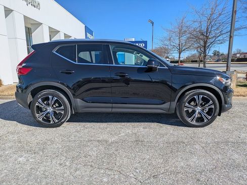 Certified 2022 Volvo XC40 T4 Inscription w/ Advanced Package image 3