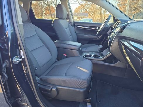 Used 2013 Kia Sorento LX image 19