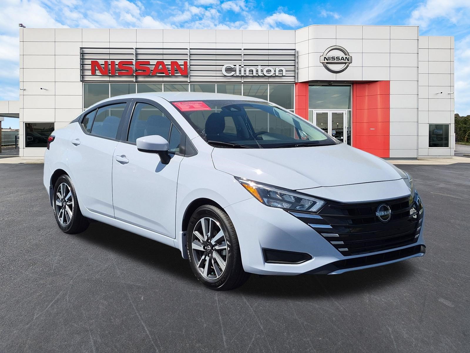 Used 2025 Nissan Versa SV w/ Trunk Package FWD image 1