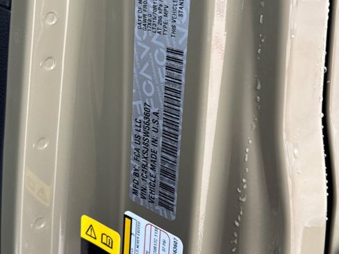 New 2025 Jeep Wrangler Unlimited Rubicon 392 image 27