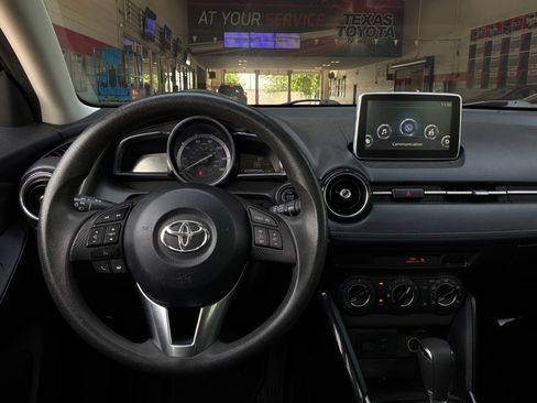 Used 2017 Toyota Yaris iA FWD image 12