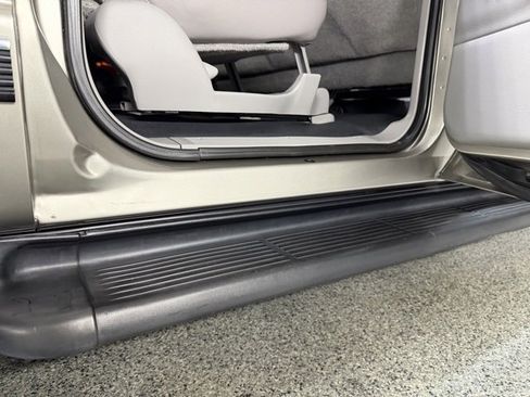 Used 1999 Chevrolet Suburban 2WD image 26