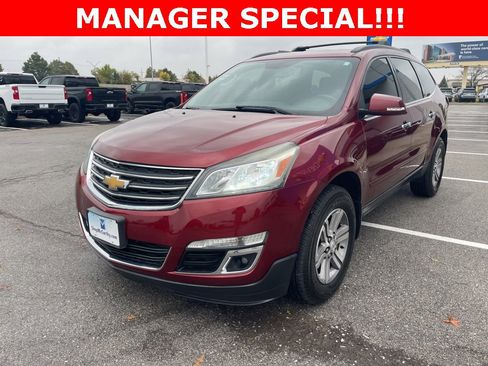 Used 2017 Chevrolet Traverse LT image 2