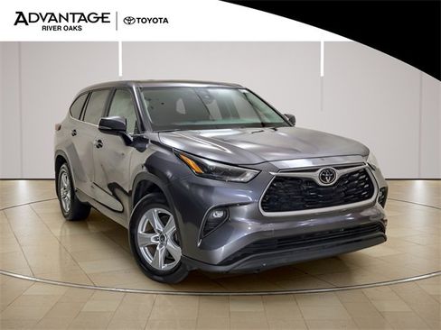 Certified 2024 Toyota Highlander LE image 2