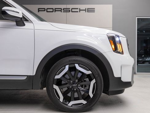 Used 2024 Kia Telluride S image 11