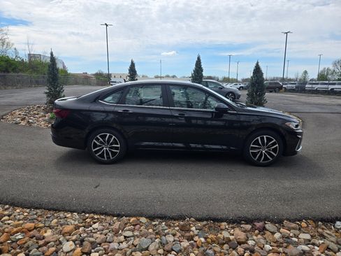 New 2026 Volkswagen Jetta SE FWD image 6
