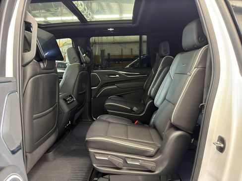 Used 2023 Cadillac Escalade ESV Sport w/ LPO, ONYX Package AWD/4WD image 30