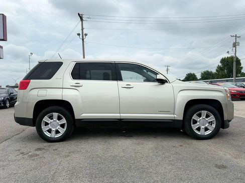 Used 2013 GMC Terrain SLE FWD image 2