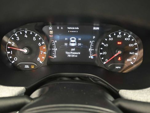 Used 2023 Jeep Compass Latitude image 11