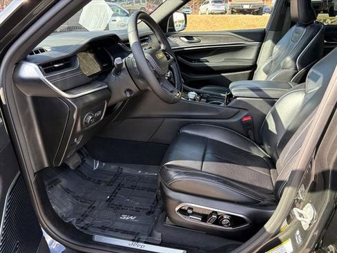 Used 2022 Jeep Grand Cherokee L Overland w/ Advanced Protech Group III image 16