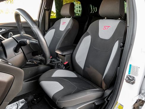 Used 2018 Ford Focus ST image 35