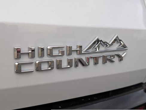 New 2026 Chevrolet Traverse High Country w/ LPO, Floor Liner Package image 9